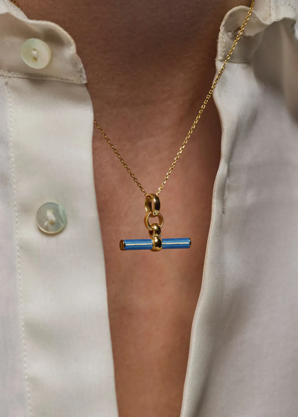 aquamarine_enamelled_smal_4.webp Tilly Sveaas Aquamarine Enamelled Small Gold T-bar on Trace Chain | Necklaces
