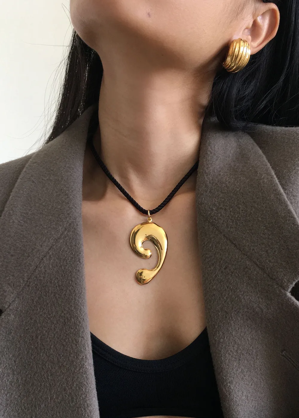 athena_earrings__gold_4.webp Alona Athena Earrings - Gold | Earrings