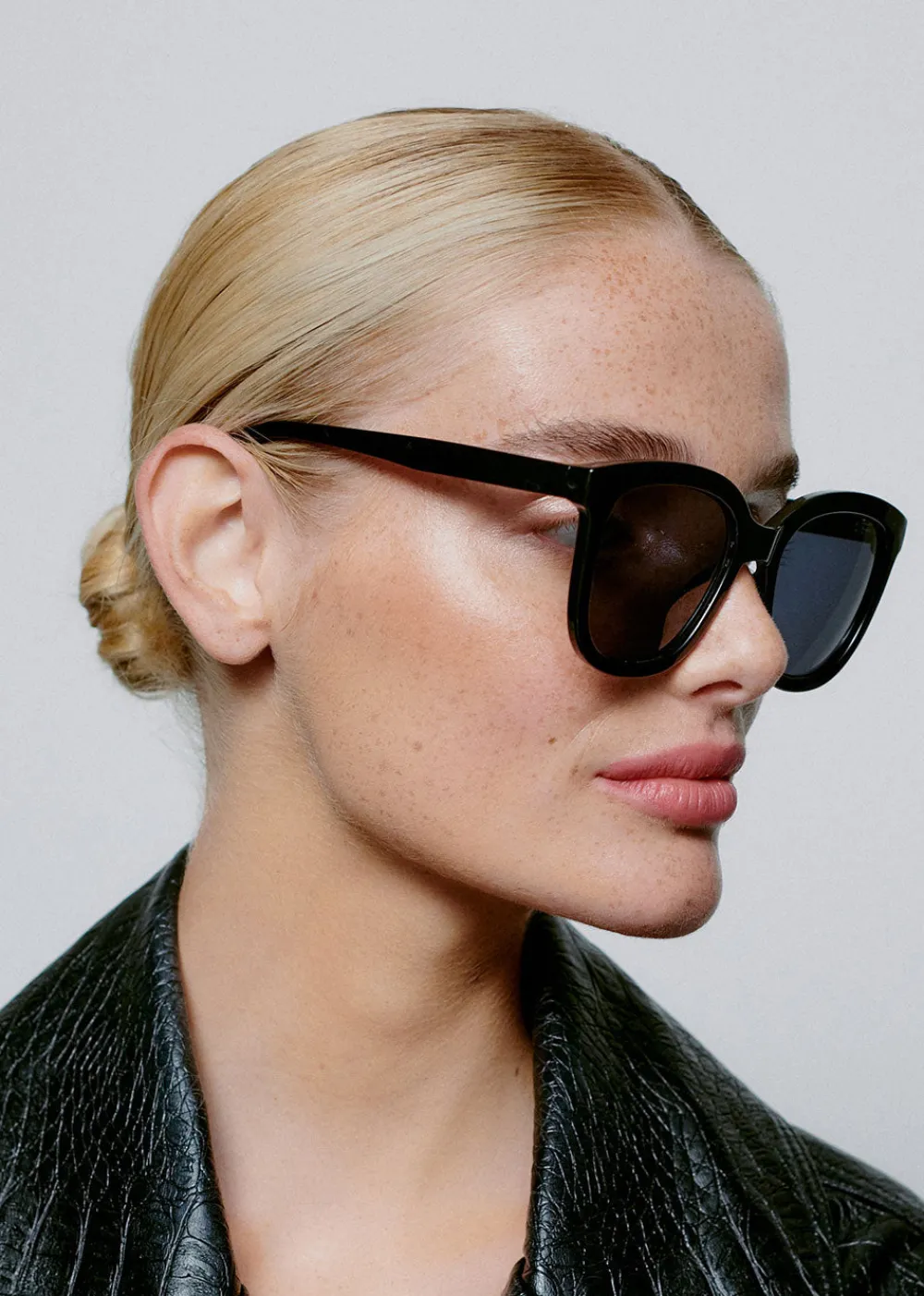 billy_sunglasses__black_5.webp A. Kjaerbede Billy Sunglasses - Black | Glasses