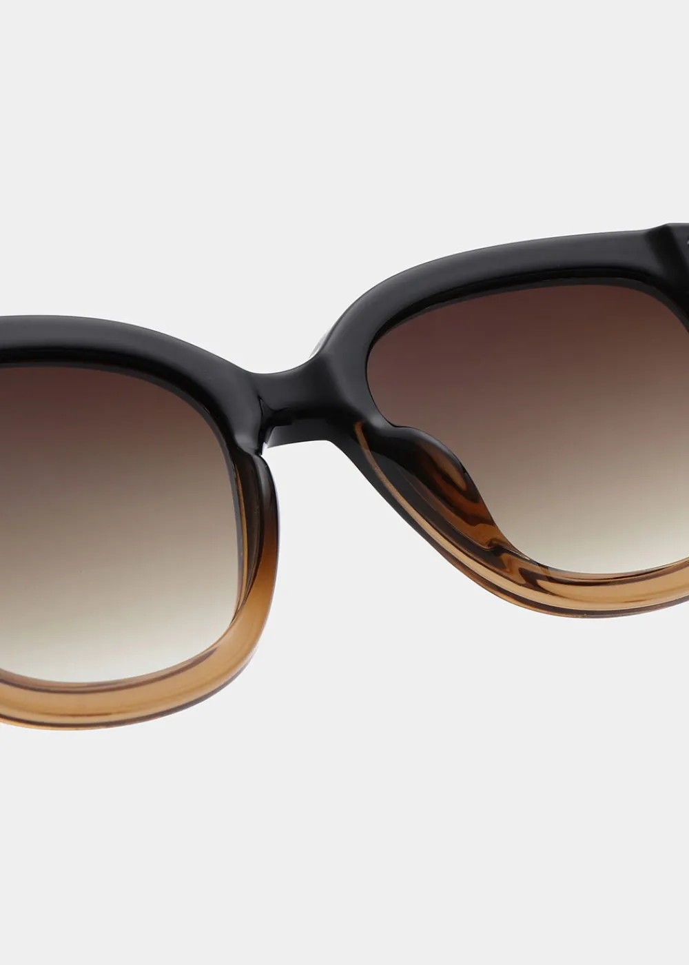 billy_sunglasses__black___3.webp A. Kjaerbede Billy Sunglasses - Black / Brown | Glasses