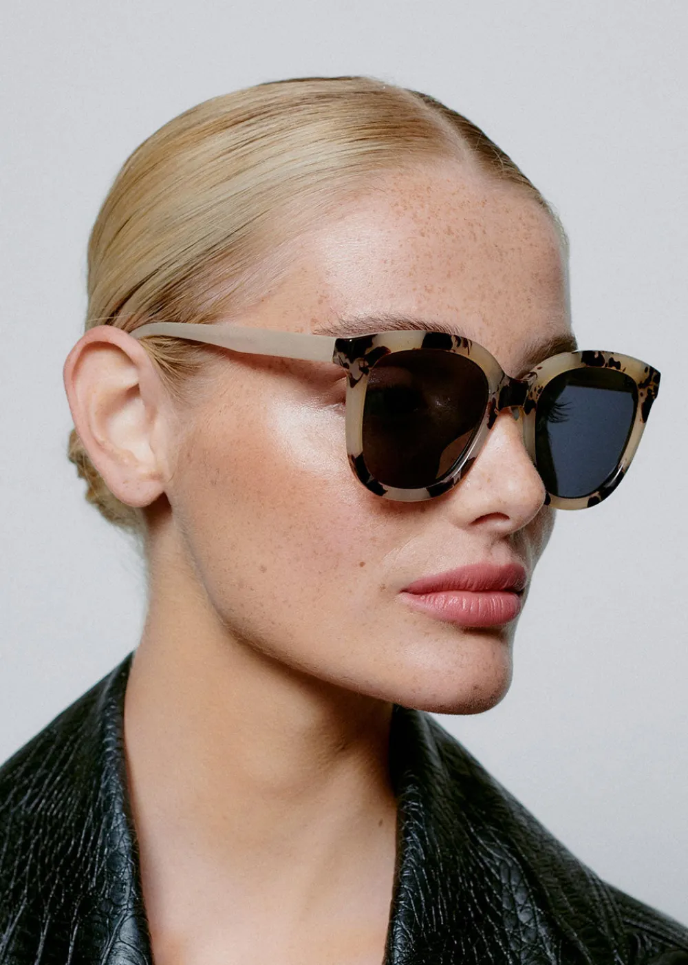 billy_sunglasses__hornet_4.webp A. Kjaerbede Billy Sunglasses - Hornet | Glasses