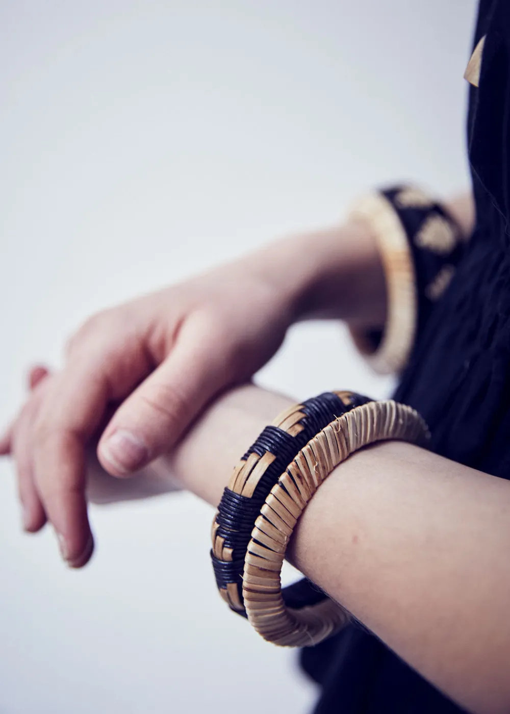 black_and_natural_fine_ba_3.webp Cardomon Black and Natural Fine Bangle | Bracelets