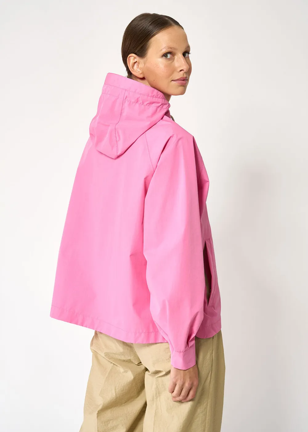 dhuda_raincoat__pink_cosm_1.webp Tantä Dhuda Raincoat - Pink Cosmos | Coats & Jackets