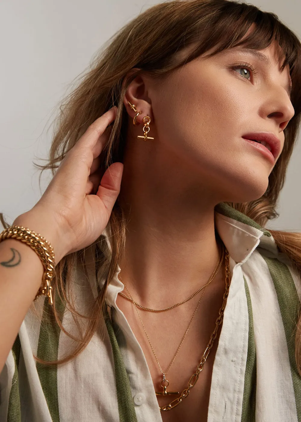 gold_tbar_drop_earrings_3.webp Tilly Sveaas Gold T-Bar Drop Earrings | Earrings