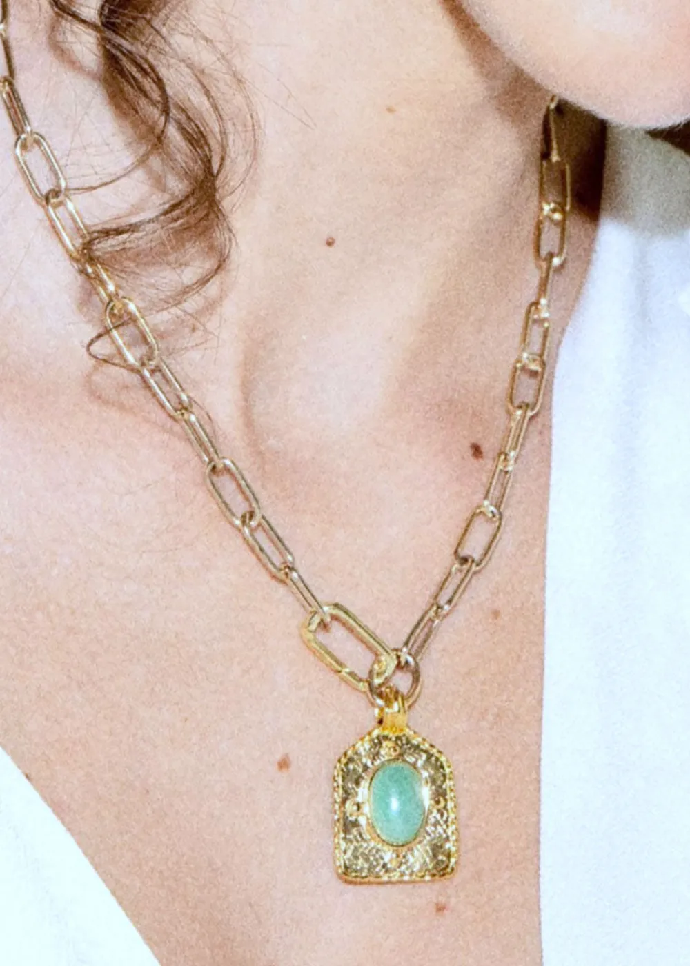 goldie_necklace__gold_wit_2.webp Alona Goldie Necklace - Gold with Aventurine | Necklaces