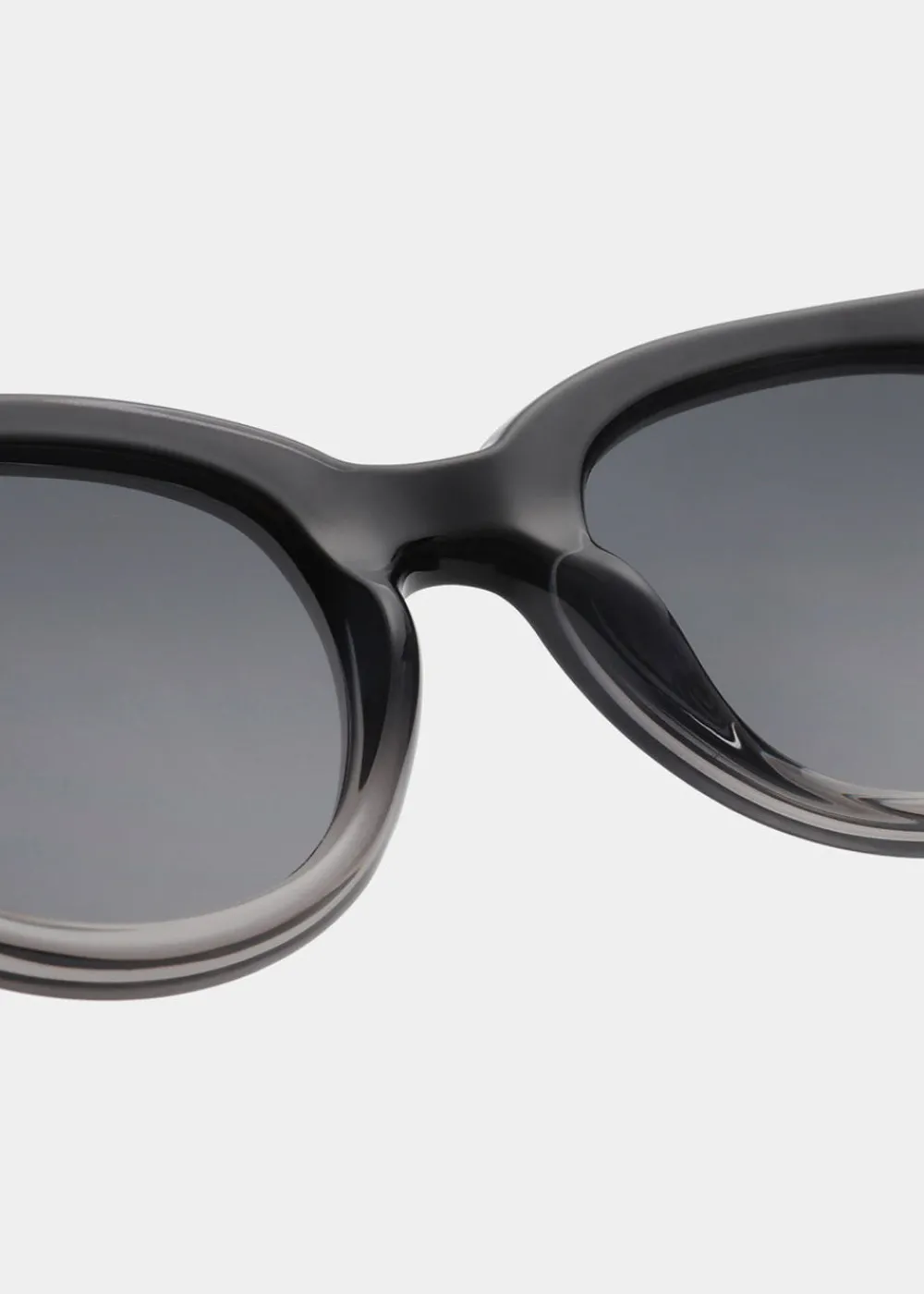 lilly_sunglasses__black_g_5.webp A. Kjaerbede Lilly Sunglasses - Black Grey | Glasses
