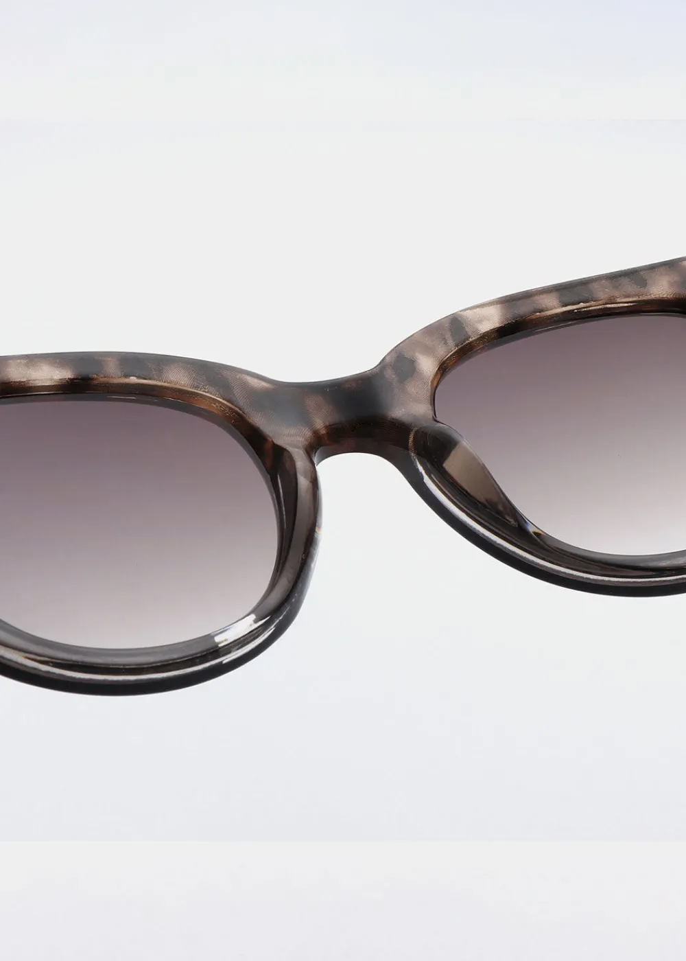 lilly_sunglasses__coquina_3.webp A. Kjaerbede Lilly Sunglasses - Coquina | Glasses
