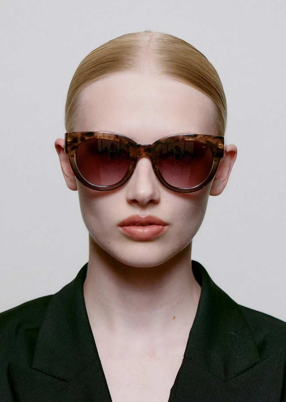 lilly_sunglasses__coquina_4.webp A. Kjaerbede Lilly Sunglasses - Coquina | Glasses