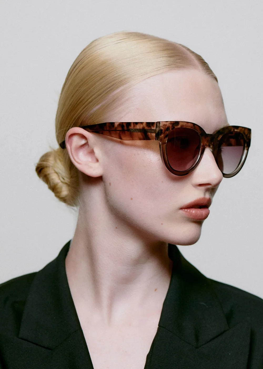 lilly_sunglasses__coquina_5.webp A. Kjaerbede Lilly Sunglasses - Coquina | Glasses