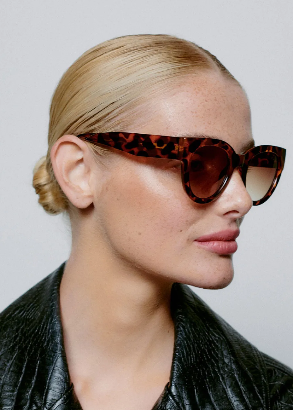 lilly_sunglasses__havana_4.webp A. Kjaerbede Lilly Sunglasses - Havana | Glasses