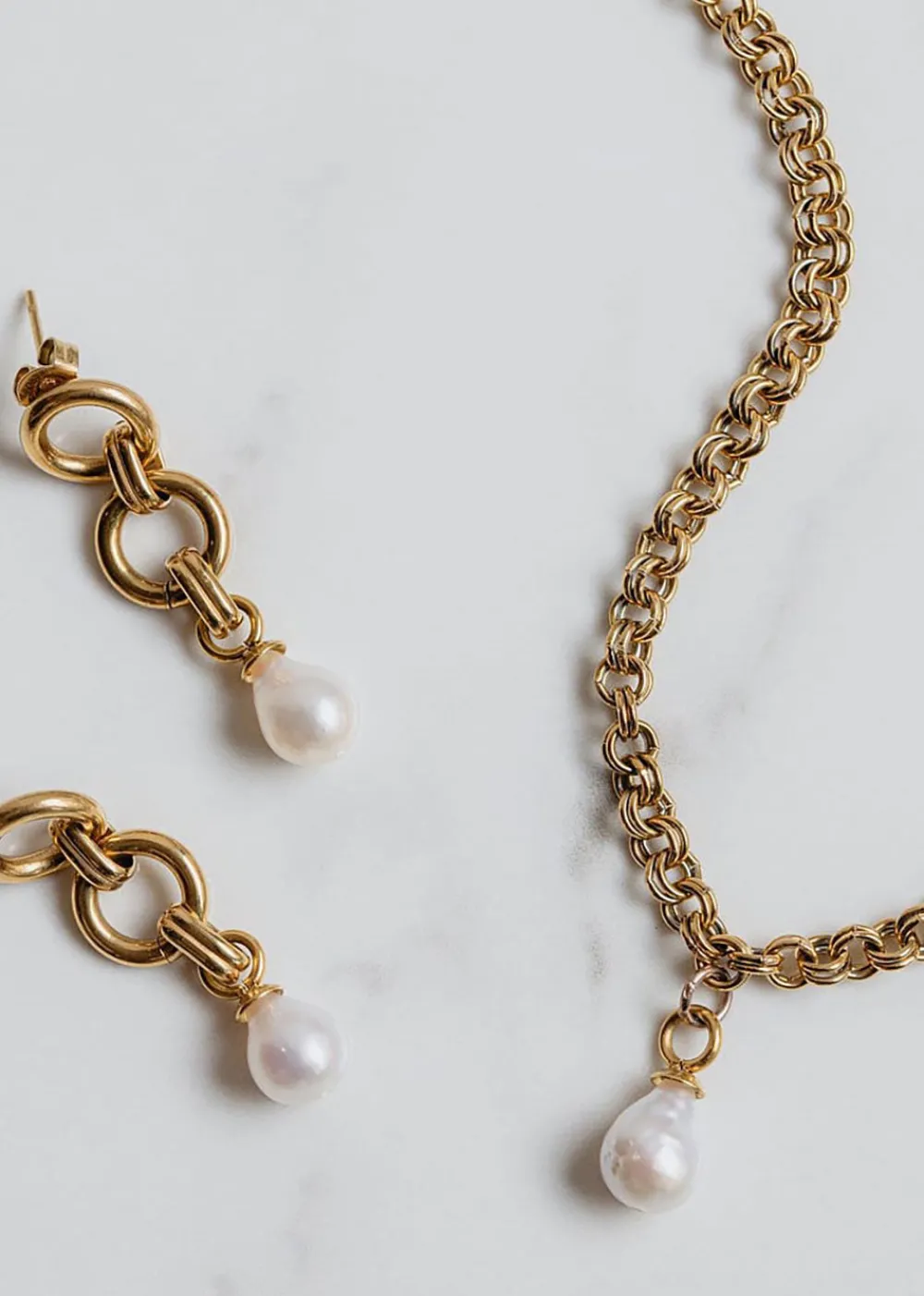 luxe_chain_amp_pearl_drop_1.webp Orelia Luxe Chain & Pearl Drop Necklace | Necklaces