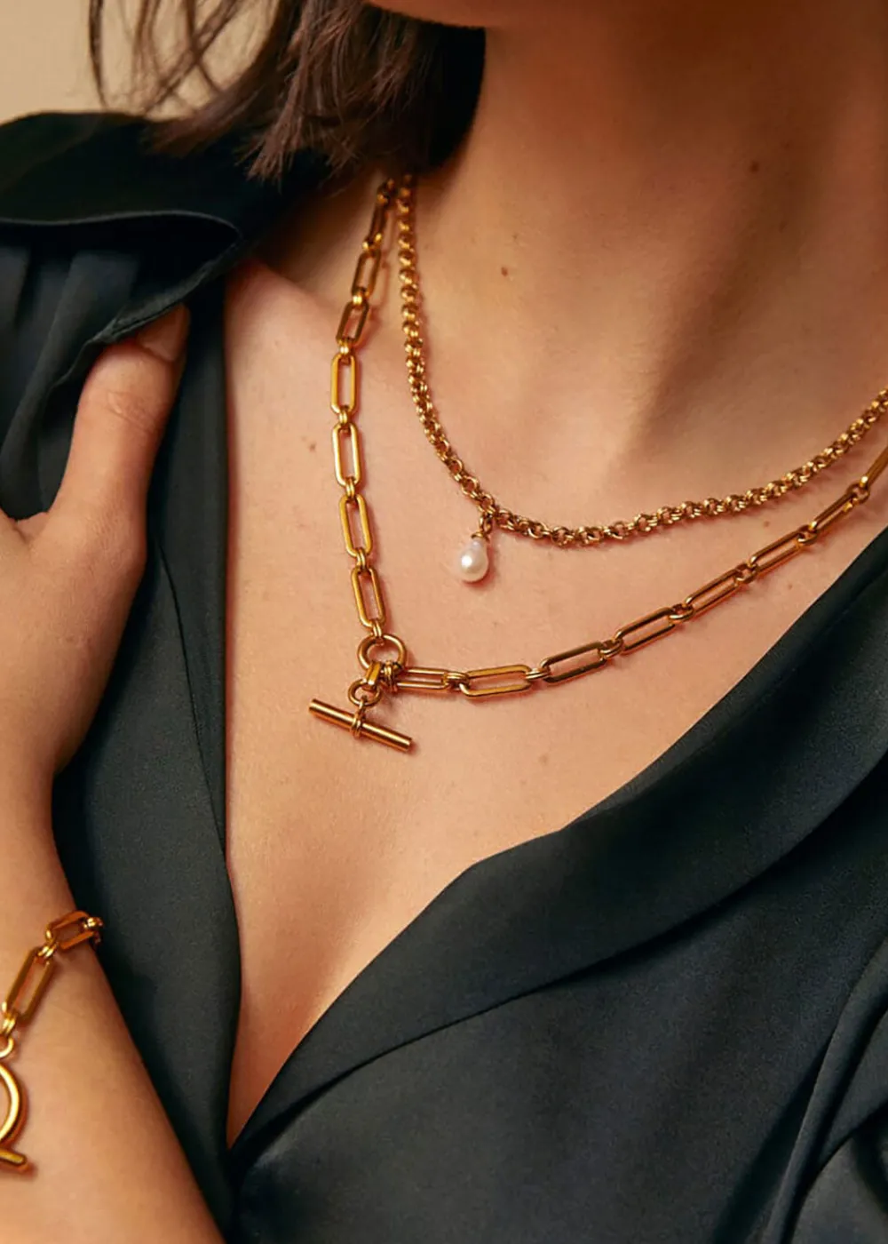 luxe_chain_amp_pearl_drop_7.webp Orelia Luxe Chain & Pearl Drop Necklace | Necklaces