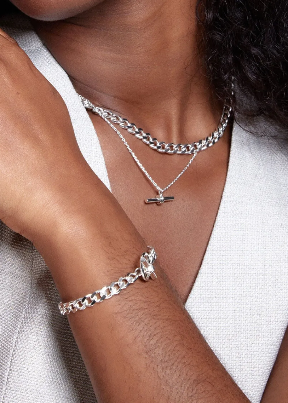 luxe_flat_curb_tbar_neckl_2.webp Orelia LUXE Flat Curb T-Bar Necklace - Silver | Necklaces