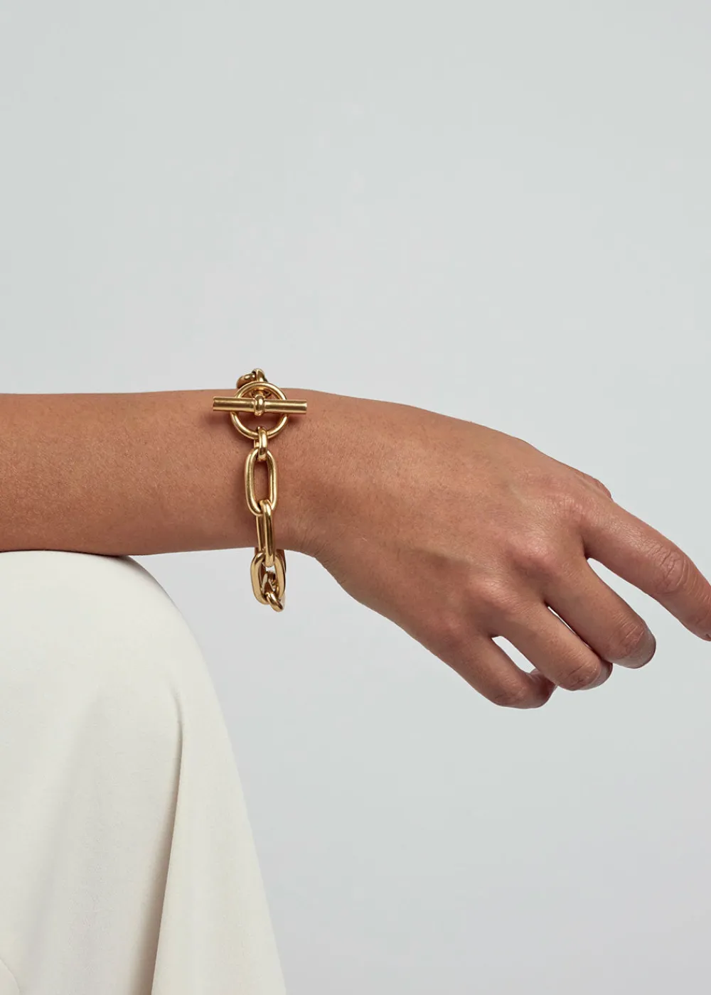 medium_gold_oval_linked_b_2.webp Tilly Sveaas Medium Gold Oval Linked Bracelet | Bracelets