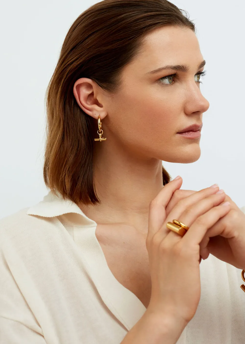 medium_gold_tbar_earrings_1.webp Tilly Sveaas Medium Gold T-Bar Earrings | Earrings