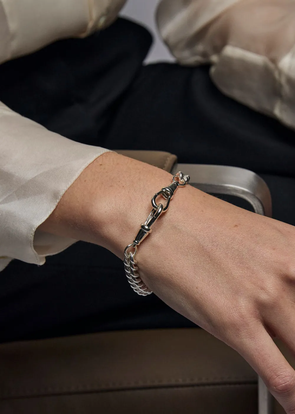 medium_silver_curb_clipt__4.webp Tilly Sveaas Medium Silver Curb Clipt Bracelet | Bracelets