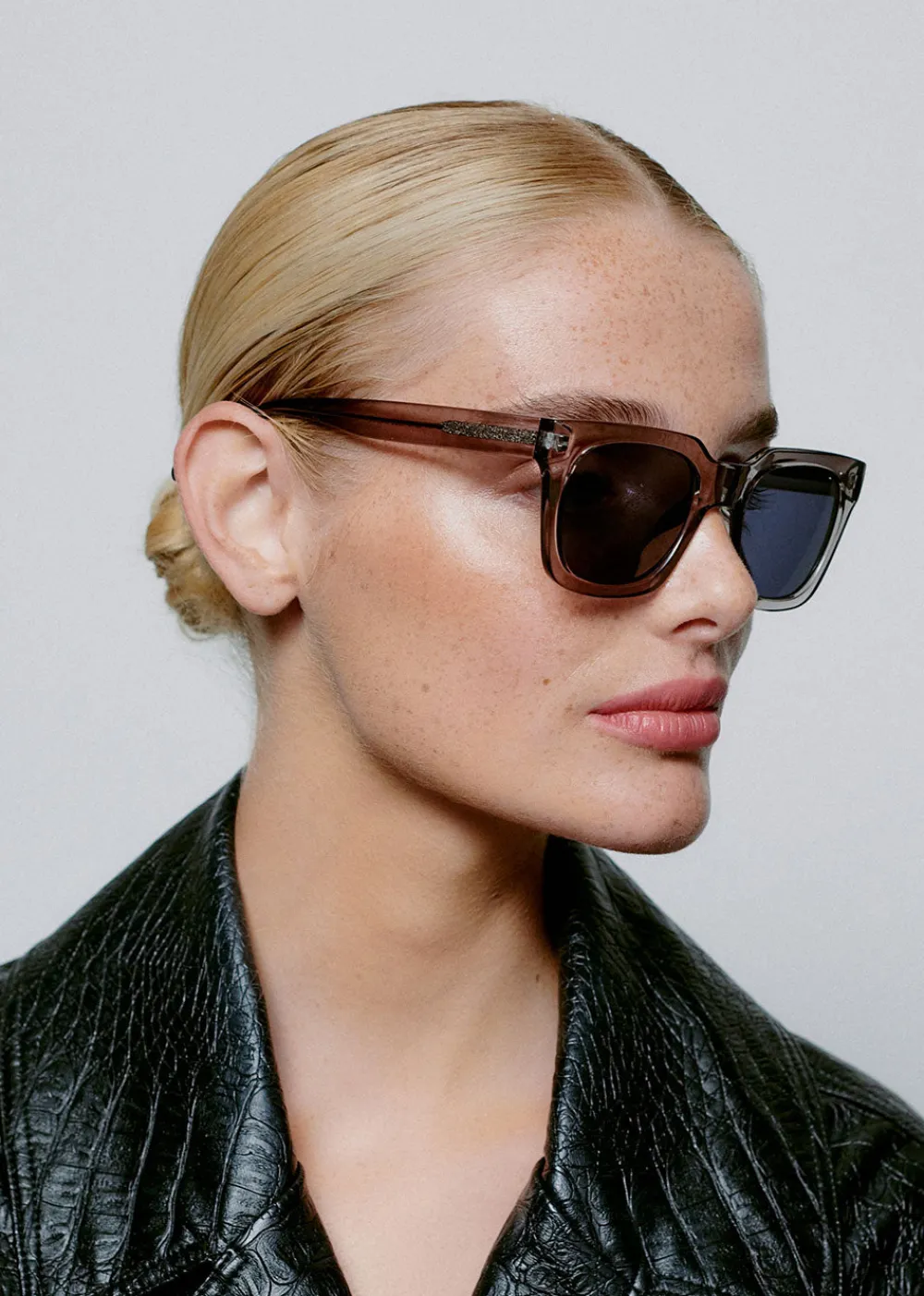 nancy_sunglasses__grey_5.webp A. Kjaerbede Nancy Sunglasses - Grey | Glasses