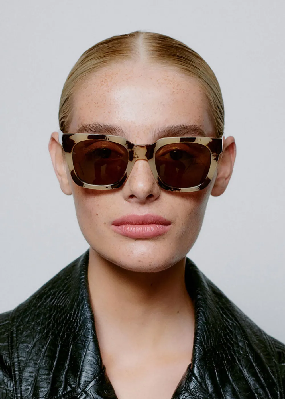 nancy_sunglasses__hornet_3.webp A. Kjaerbede Nancy Sunglasses - Hornet | Glasses