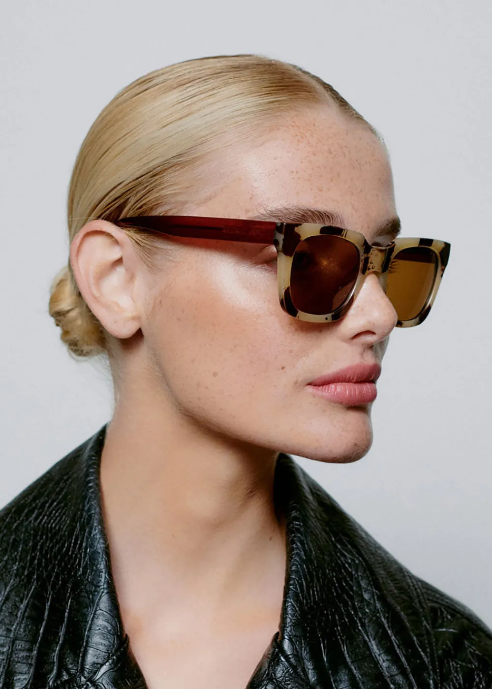 nancy_sunglasses__hornet_4.webp A. Kjaerbede Nancy Sunglasses - Hornet | Glasses