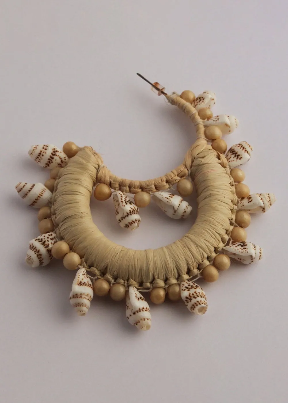 shell_swirl_earrings_2.webp Cardomon Shell Swirl Earrings | Earrings