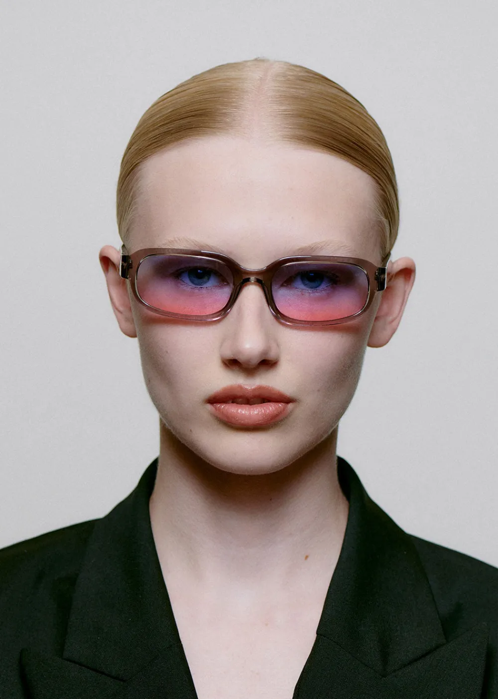 will_sunglasses__grey_tra_4.webp A. Kjaerbede Will Sunglasses - Grey Transparent | Glasses
